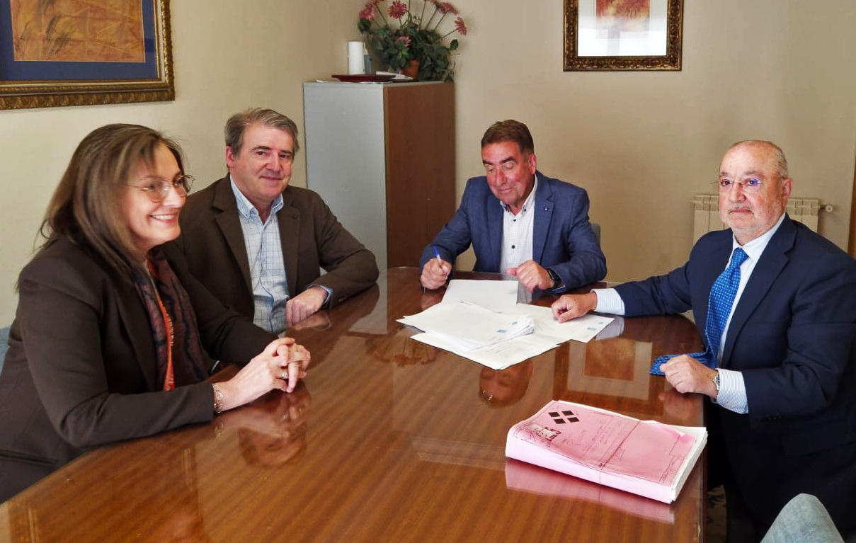 La Xunta firma un intercambio de permutas en Verín