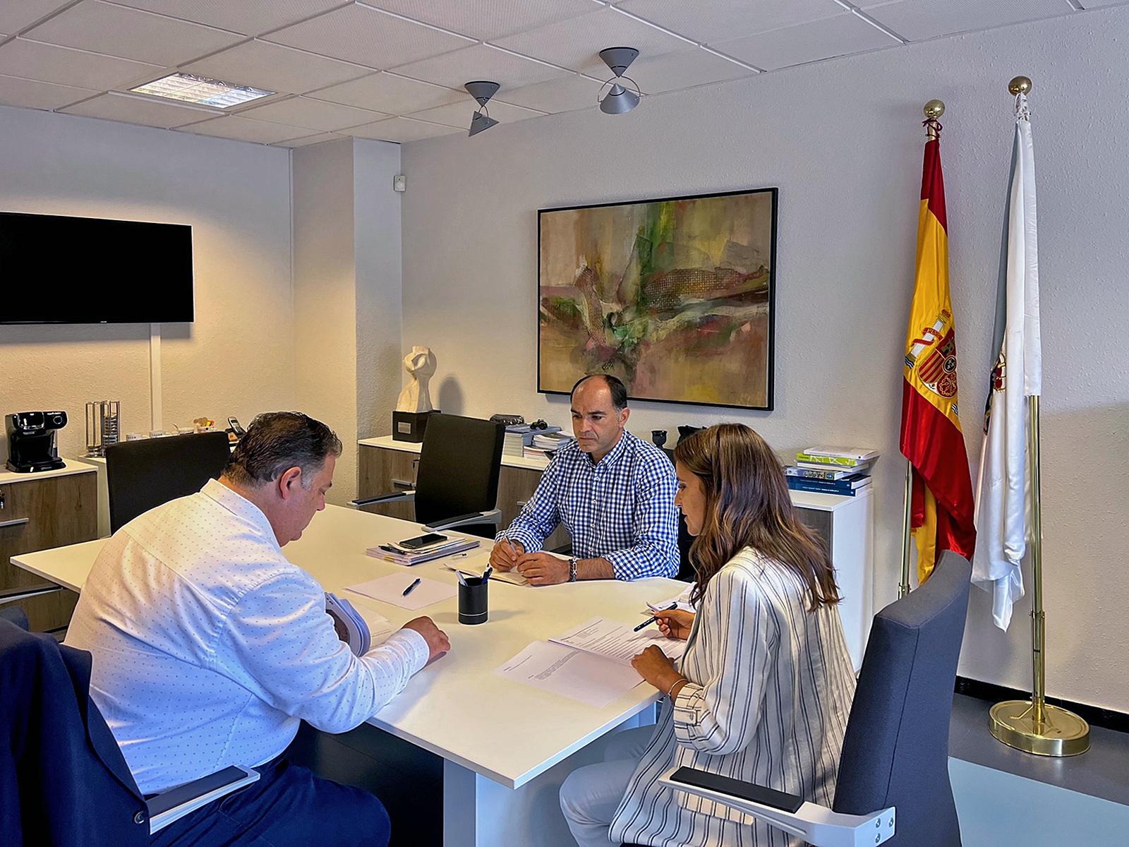 La Xunta y el ayuntamiento de Frades avanzan en nuevas líneas de cooperación